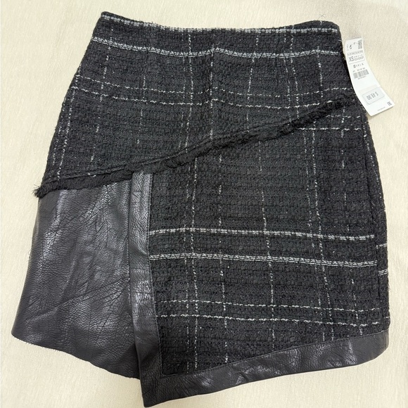 ZARA Basic Black Tweed Faux Leather Skort Mini Skirt Size XS - Picture 1 of 6